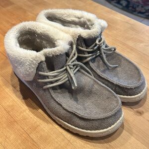 Hey Dude Britt Charcoal Slip On Shoes White Wool Faux Fur Lining Women’s Size 10